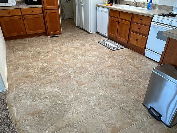Linoleum floor in kitchen