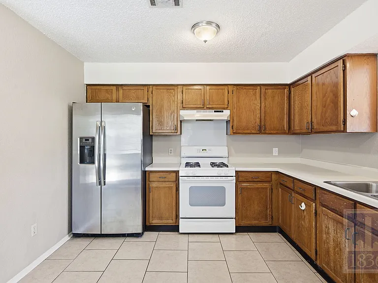 9002 Marsh Dr — Photo 3
