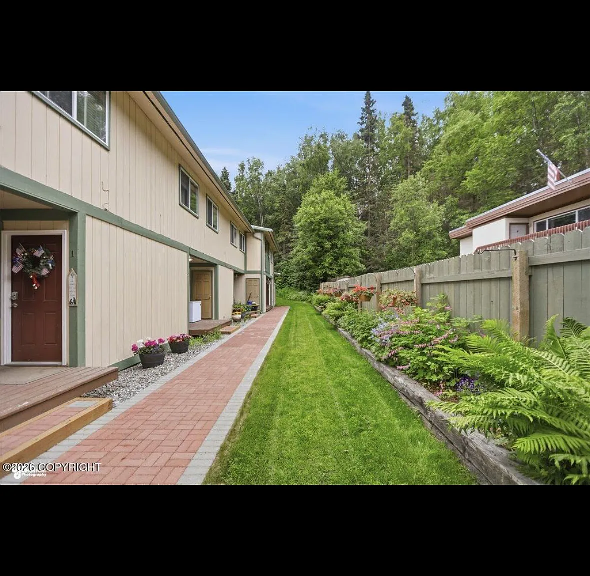 3 bed, 1120 sqft, $2,200 — Photo 3