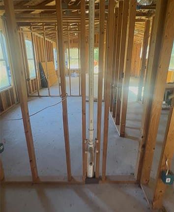 4th image of 15098 NE 35TH AVENUE ROAD