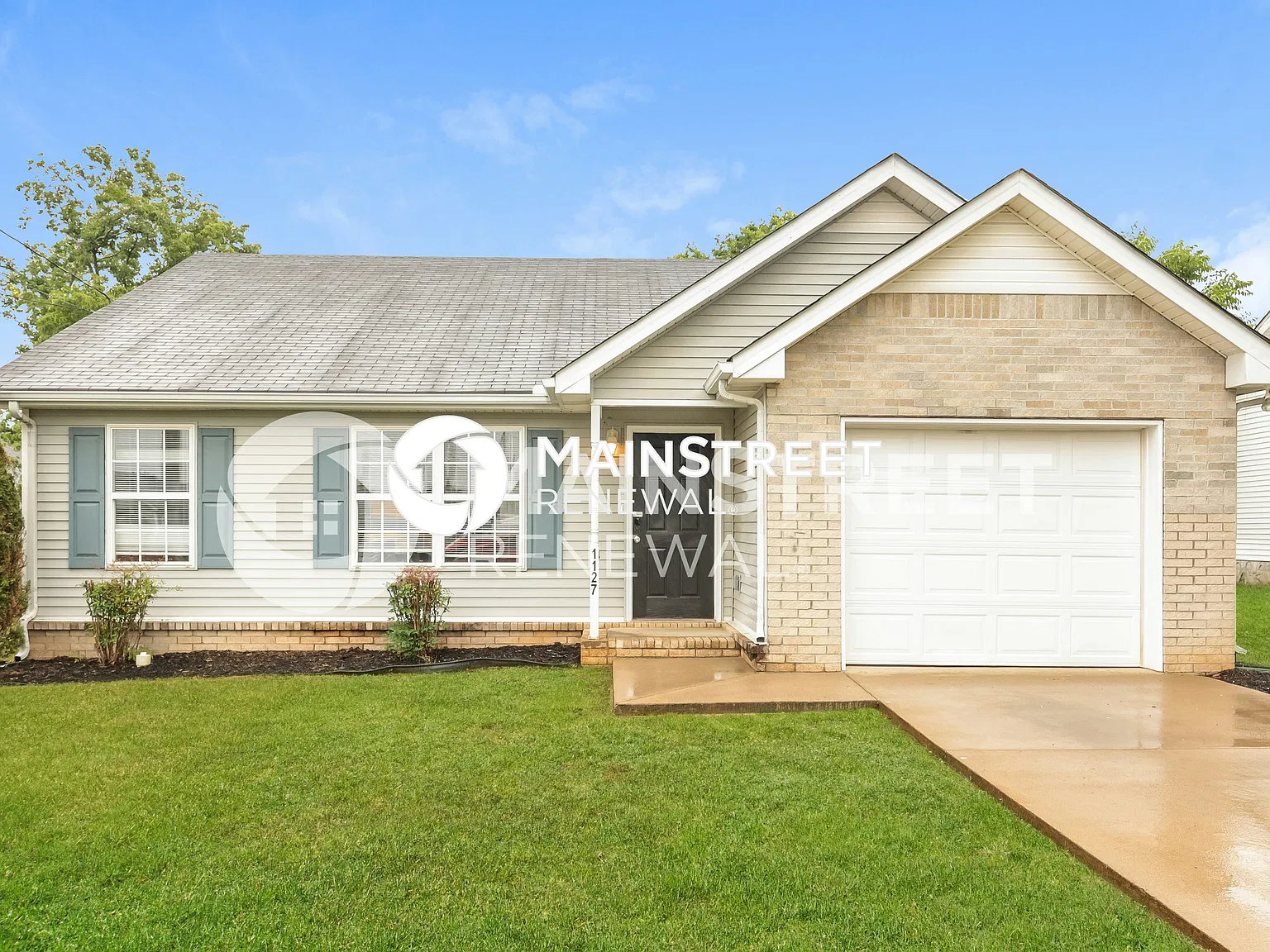 1127 Eastwoods Dr — Photo 1