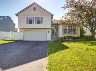 1094 Longford Rd, Bartlett, IL 60103