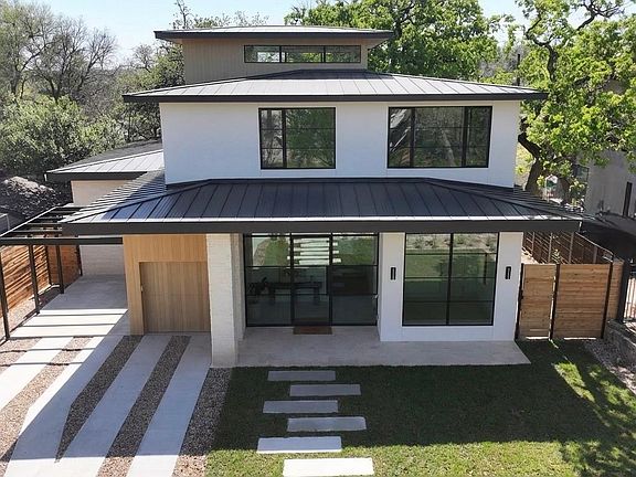2nd image of 3411 Bridle Path
