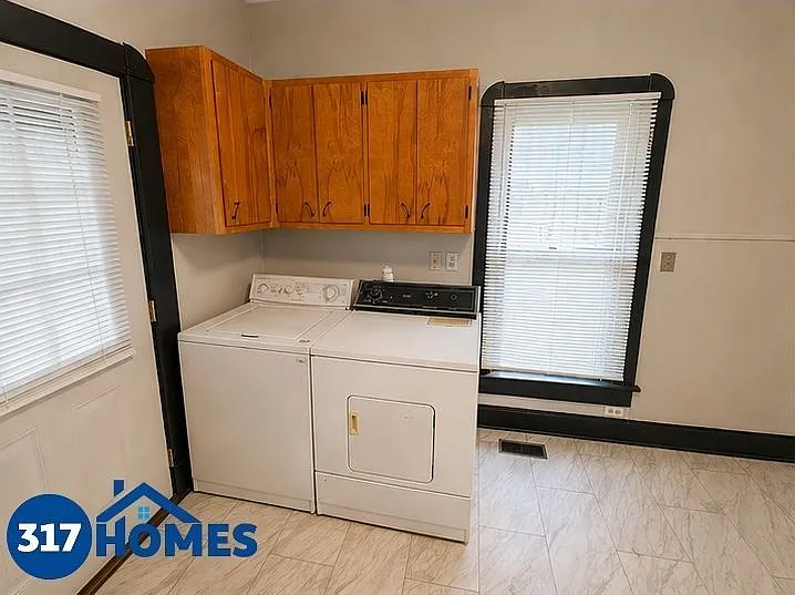 2 bed, 1.0 bath, $1,050 — Photo 2