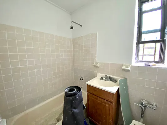 Rented by Voro New York | media 40