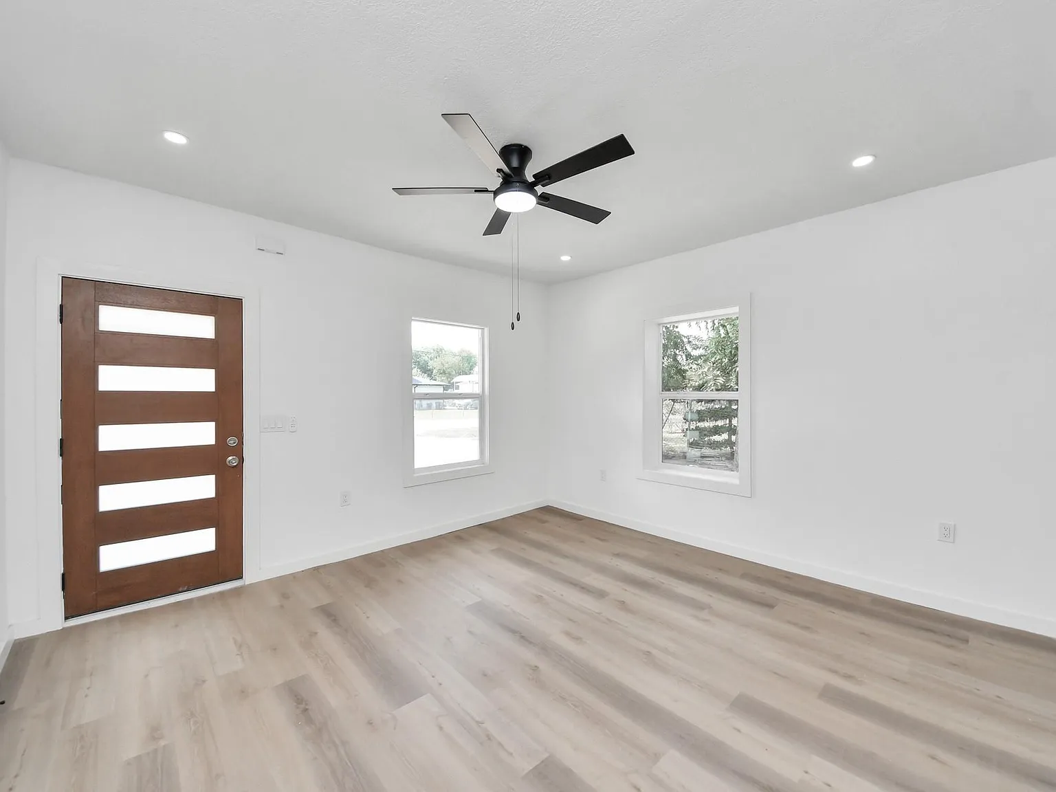 3 bed, 2.0 bath, 1392 sqft, $1,850 — Photo 4