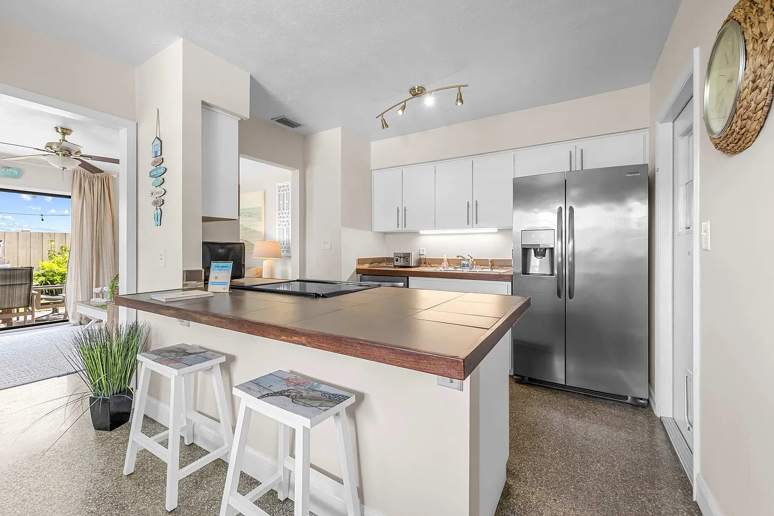 3 bed, 2.0 bath, $6,375 — Photo 4