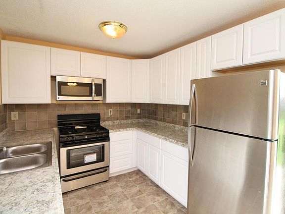 3rd image of 6259 Glencairn Cir