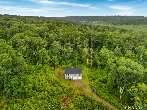 1114 East Lake Road, Montville, CT 06370