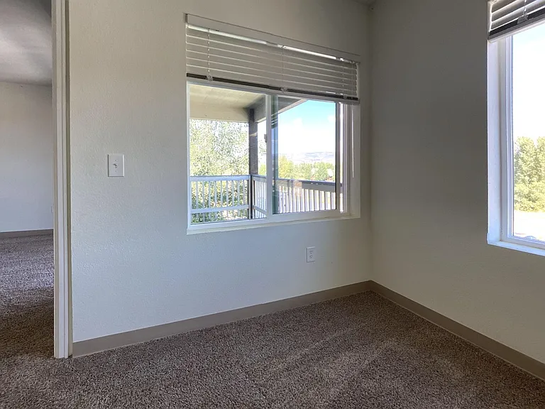 201 Ten Mile Dr — Photo 3