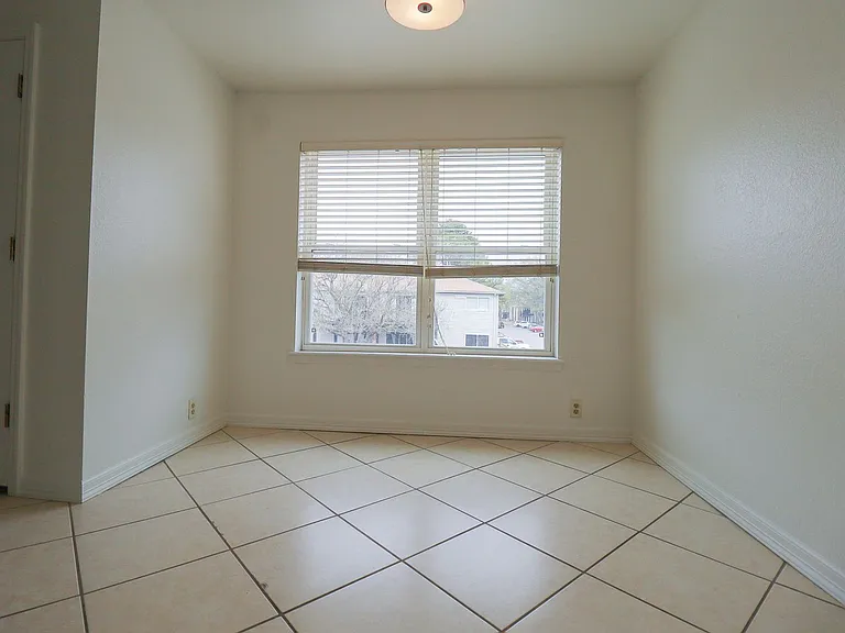 2433 E 87th St #282 — Photo 5