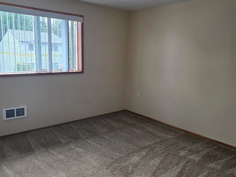 Latitude 44 Apartments — Photo 21