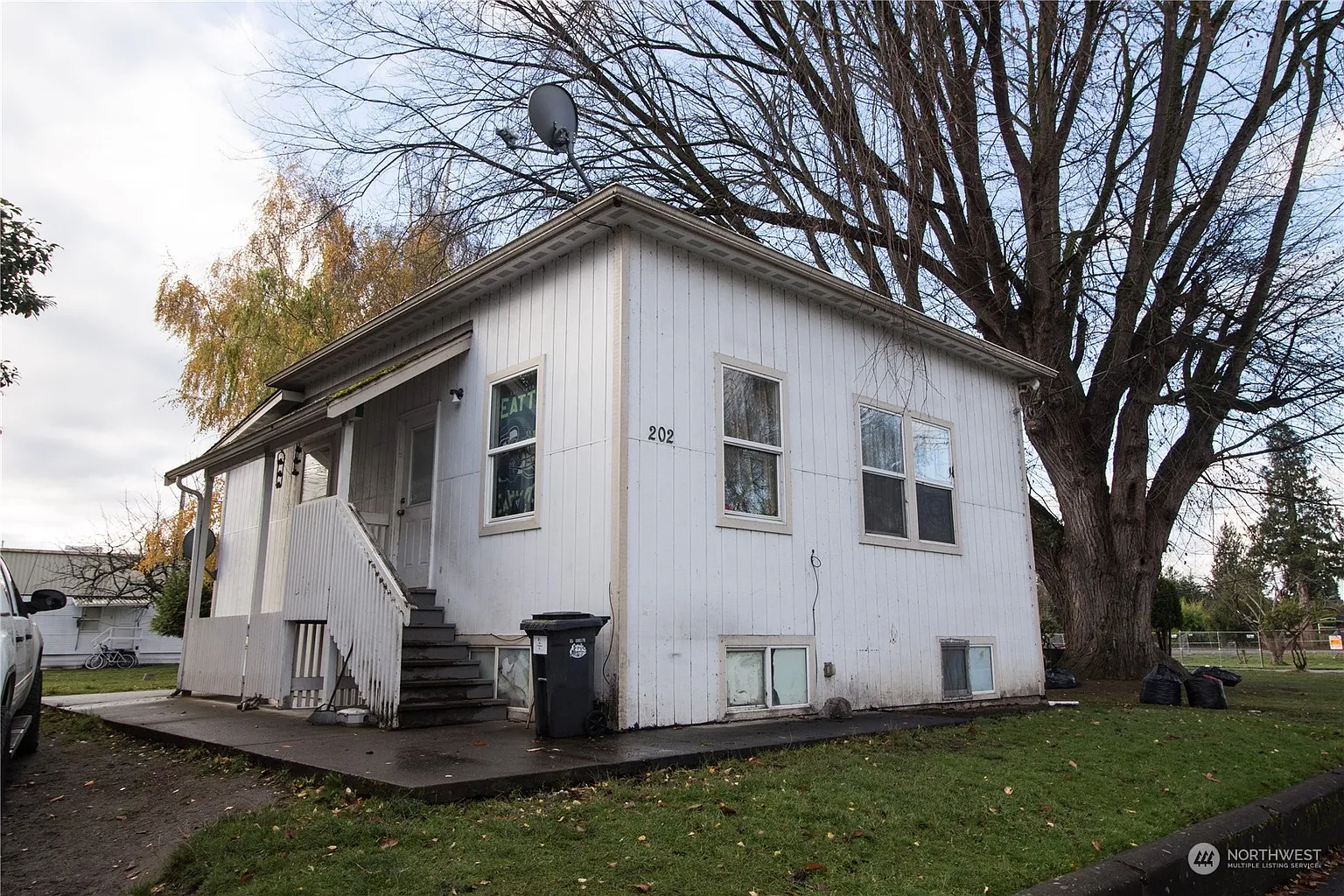 202 E Section Street photo 1