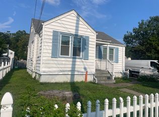 374 Chamberlain Ave, Bridgeport, CT 06606