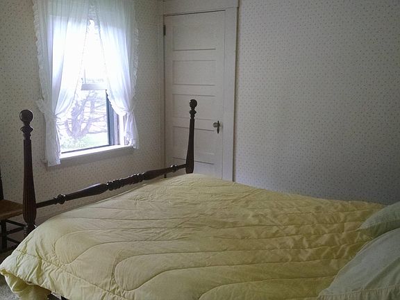 Front upstairs bedroom