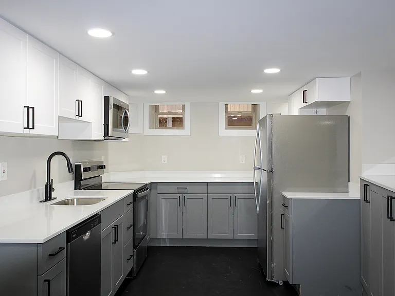 Campus Apartments — Photo 6
