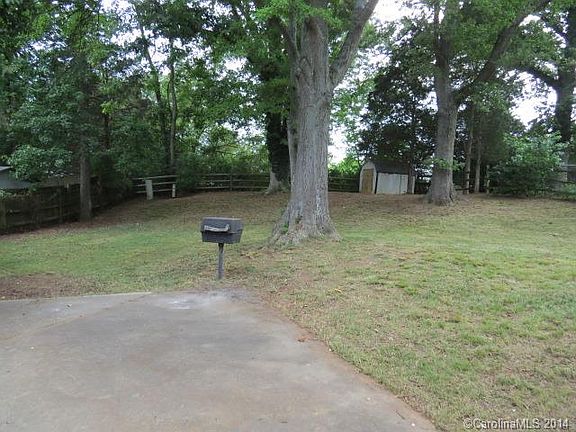 3rd image of 6408 Farm Pond Ln