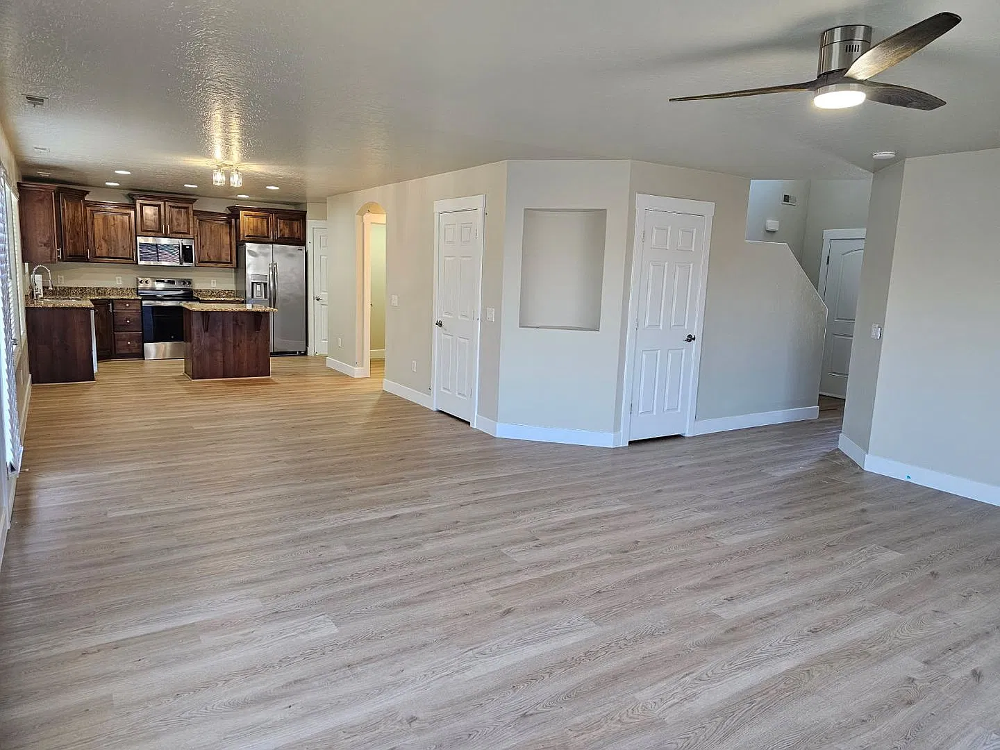 Beautiful 4 Bedroom Home — Photo 3
