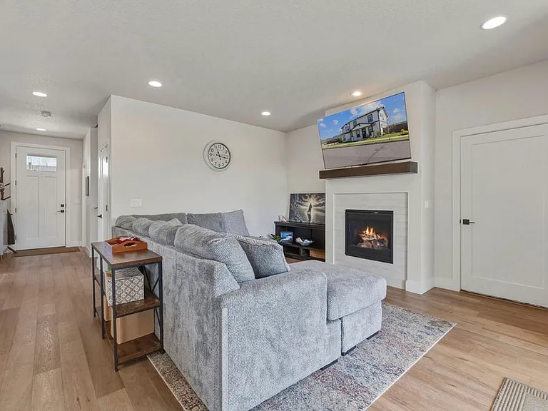 1008 NE Whistle Way — Photo 11
