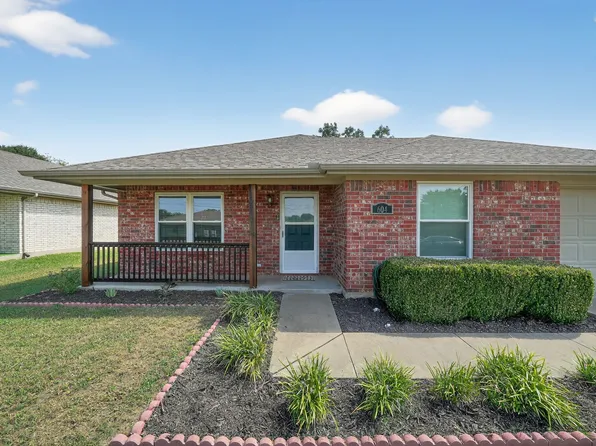 604 McAnear St, Cleburne, TX 76033