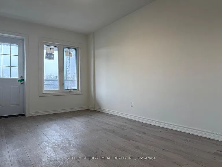 2986A Dufferin St — Photo 8