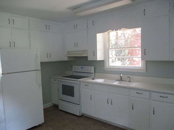 3rd image of 409 Mayflower Dr