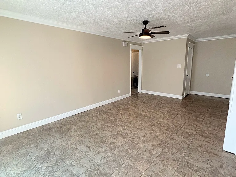 126 Raymond Dr — Photo 6