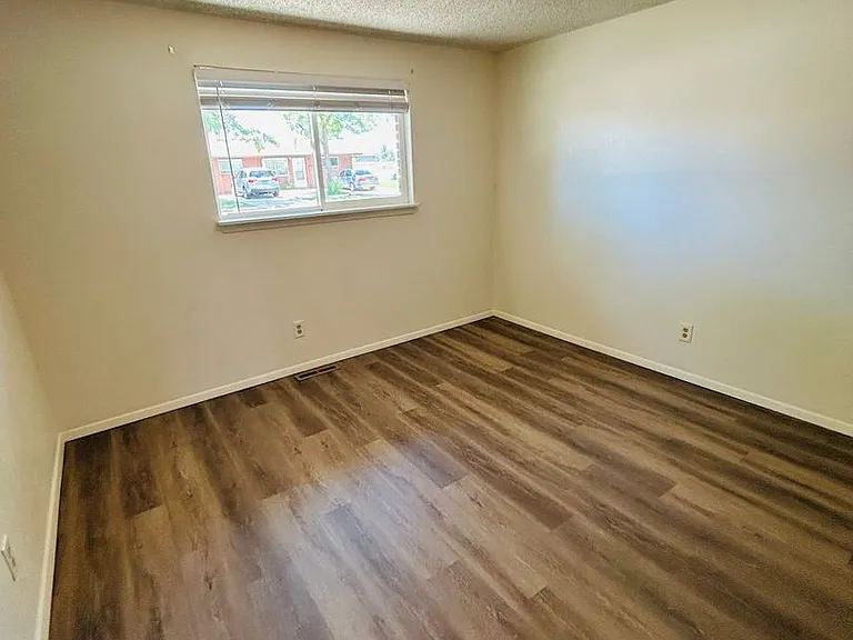4904 S Iowa Ave — Photo 10