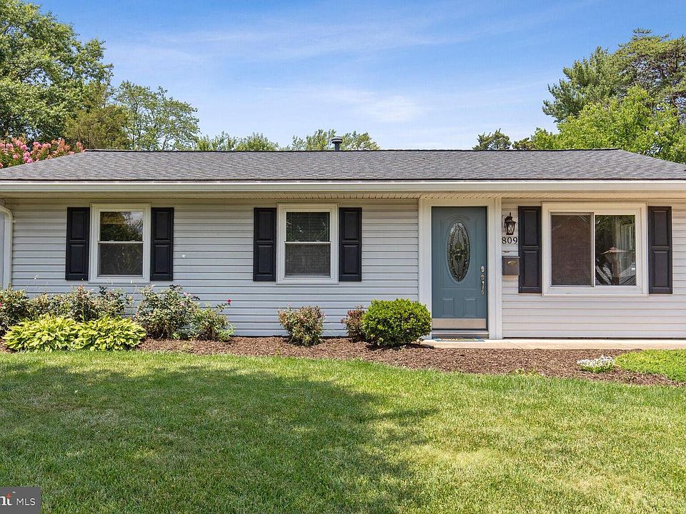 1st image of 809 S Cypress Ct