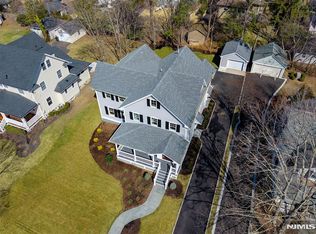 425 Overbrook Rd, Ridgewood, NJ 07450