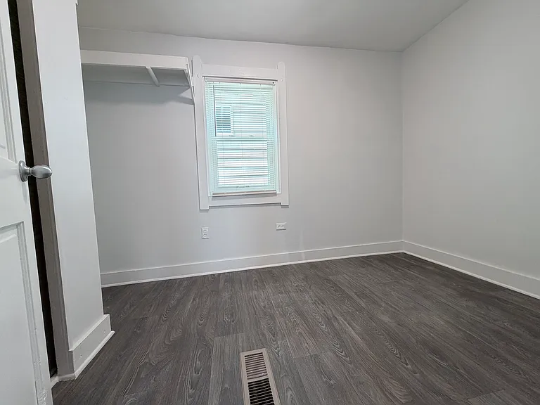 Dedicated office space or 2nd bedroom/guest room