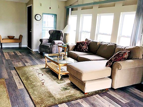 3rd image of 615 Sierra Madre Dr #615