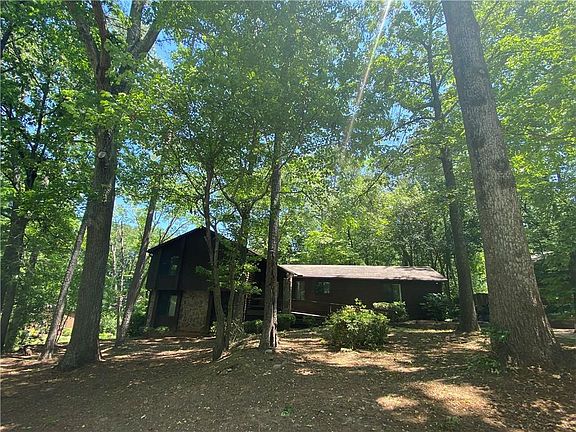 3rd image of 9904 Laurel Dr