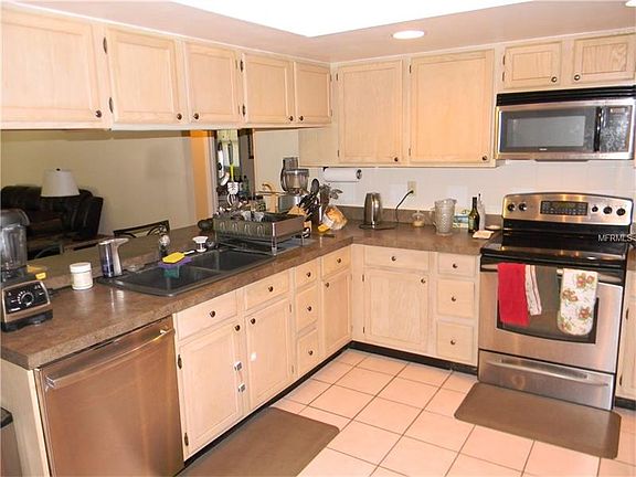 4th image of 2093 Newbury Ct