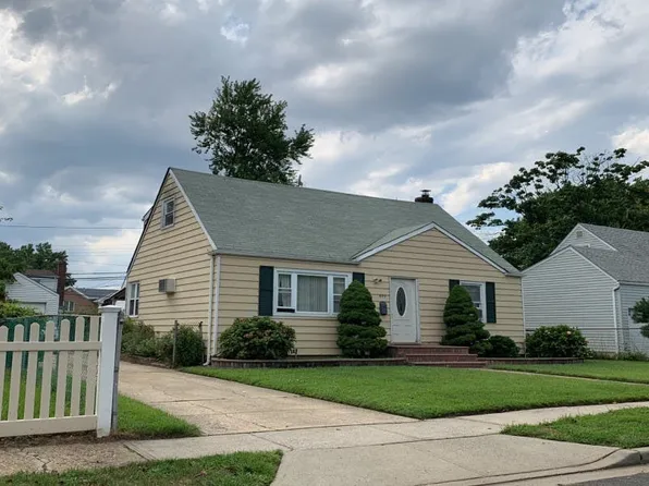 950 Ditmas Ave, Uniondale, NY 11553