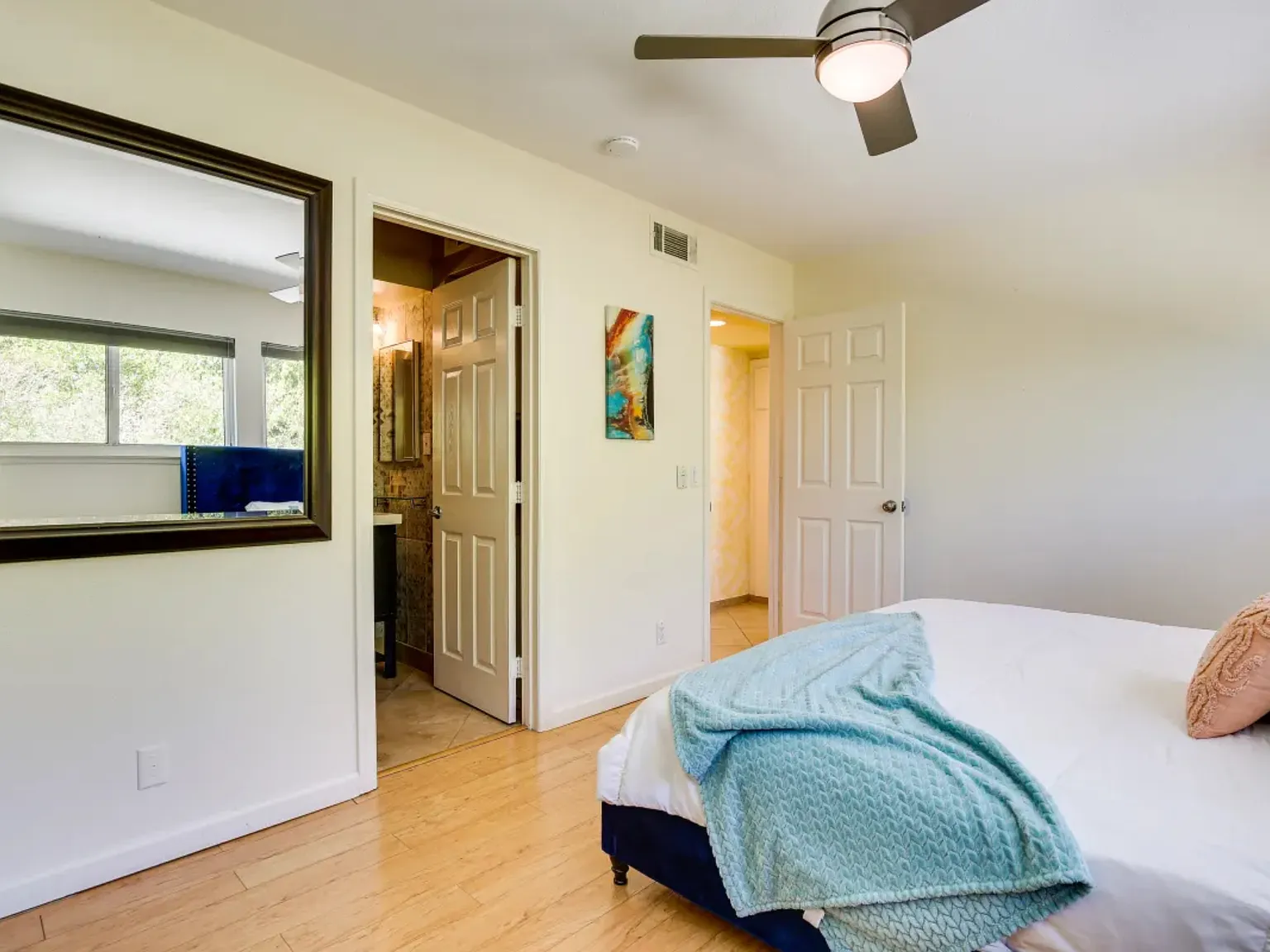 4 bed, 1260 sqft, $4,000 — Photo 4