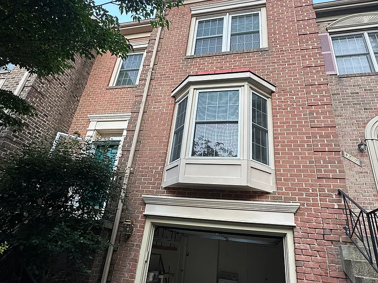 9685 Woodhenge Ct — Photo 3