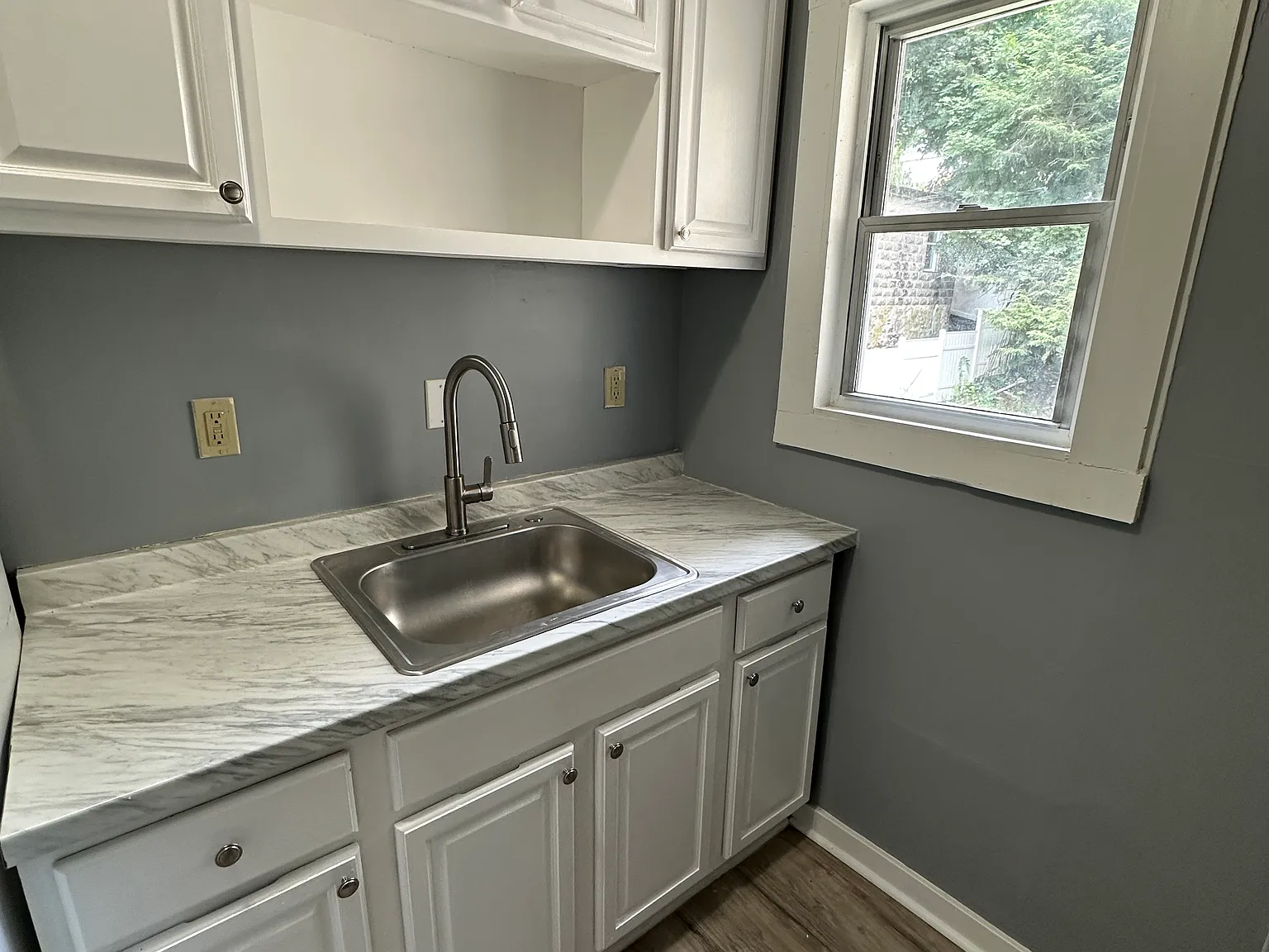 3 bed, 1200 sqft, $1,349 — Photo 2