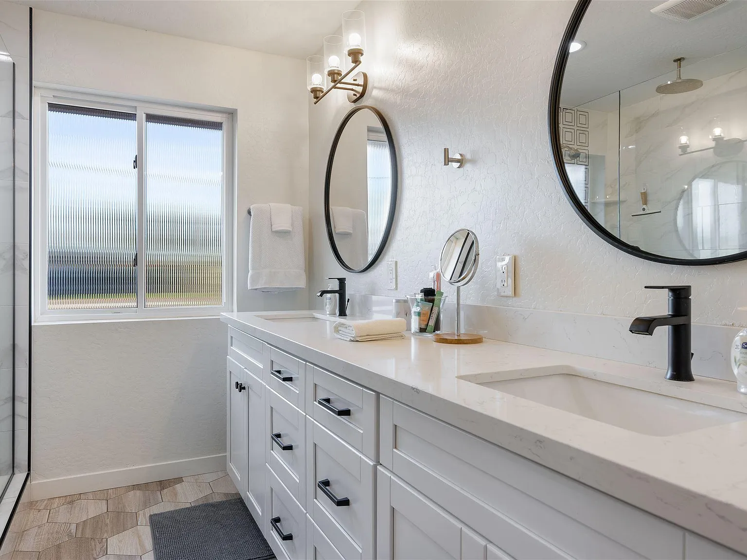 4 bed, 2175 sqft, $5,200 — Photo 4