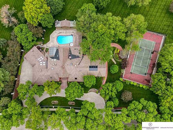 3rd image of 9917 Fieldcrest Dr