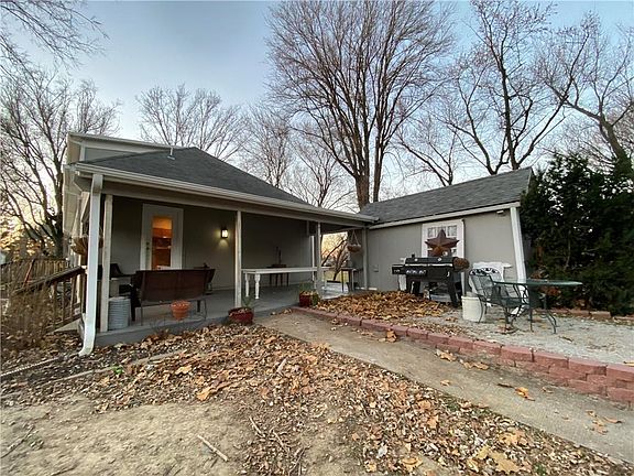 3rd image of 2701 Garfield Ave