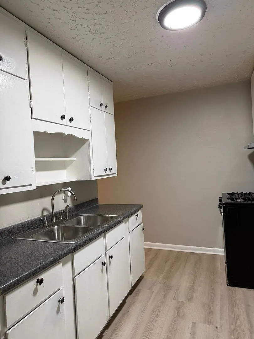 3709 Kinnear Ave — Photo 3