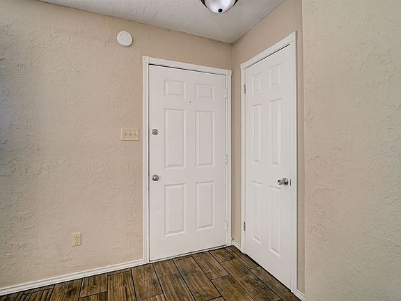 2nd image of 6427 NW Arrowhead Dr