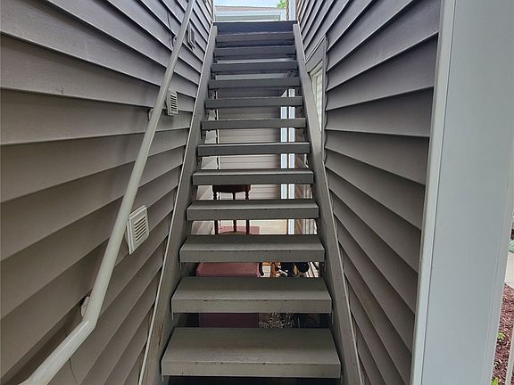 3rd image of 5110 Village View Way APT 6