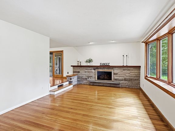 4th image of 18 Brucewood Rd