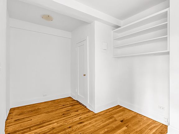 3rd image of 157 Christopher St #4