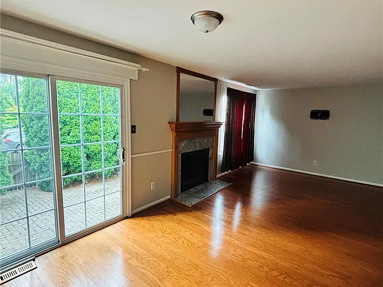 2427 Linksman Ln — Photo 23