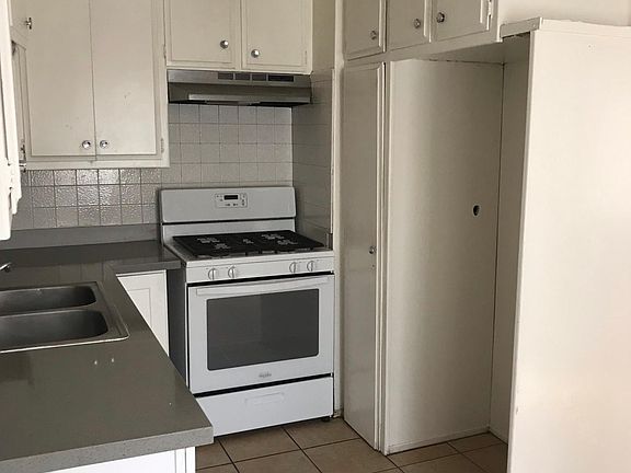3rd image of 1025 E Deodar St APT 4