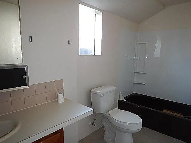 2428 E Grand Ave #4 — Photo 12