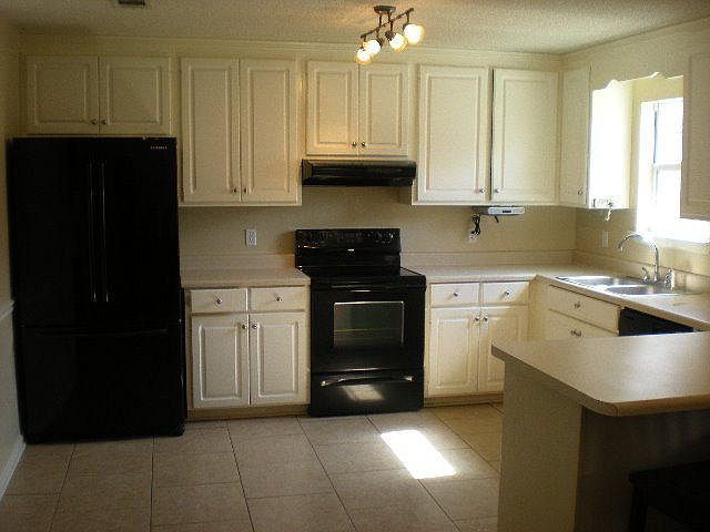 1st image of 504 Hall Ave